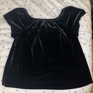 Gap black velvet like feeling top size large